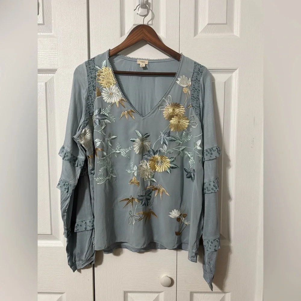 Tiny Brand Anthropologie Women’s Blue Motif Long-Sleeve Ruffled Top size varies - Picture 14 of 14